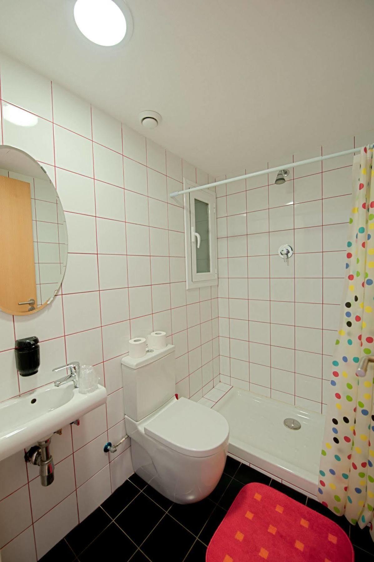 Hostal Athenas Sant Adria de Besos Exterior photo