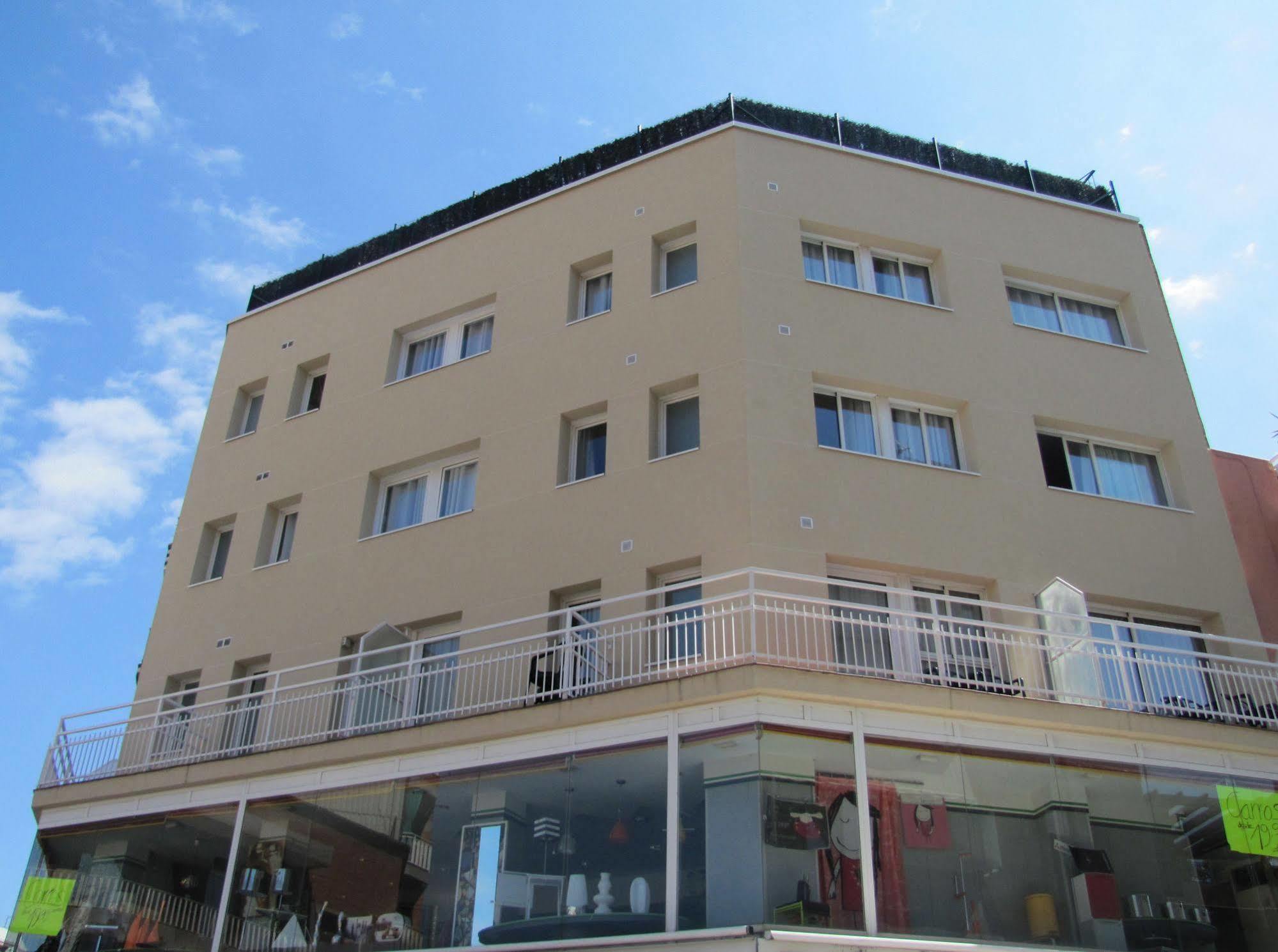 Hostal Athenas Sant Adria de Besos Exterior photo