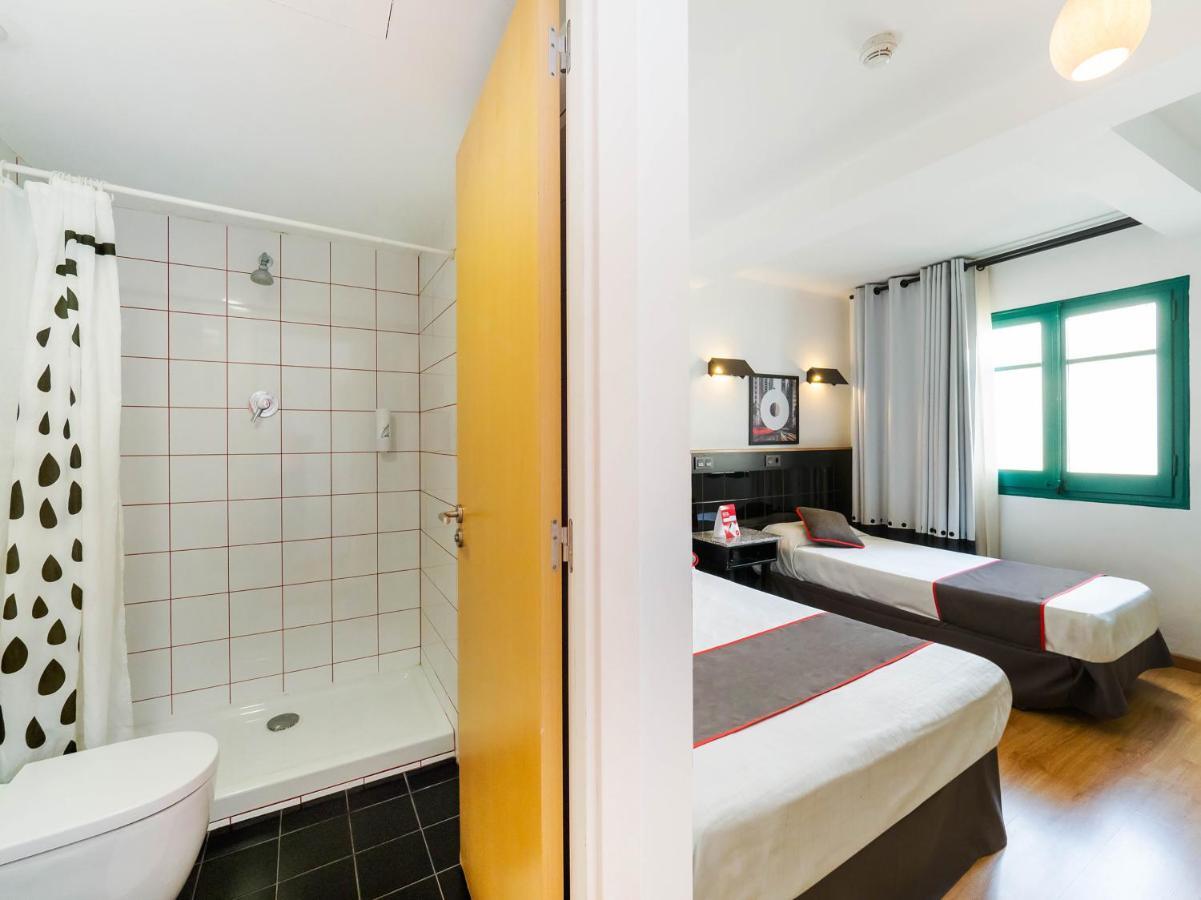 Hostal Athenas Sant Adria de Besos Exterior photo
