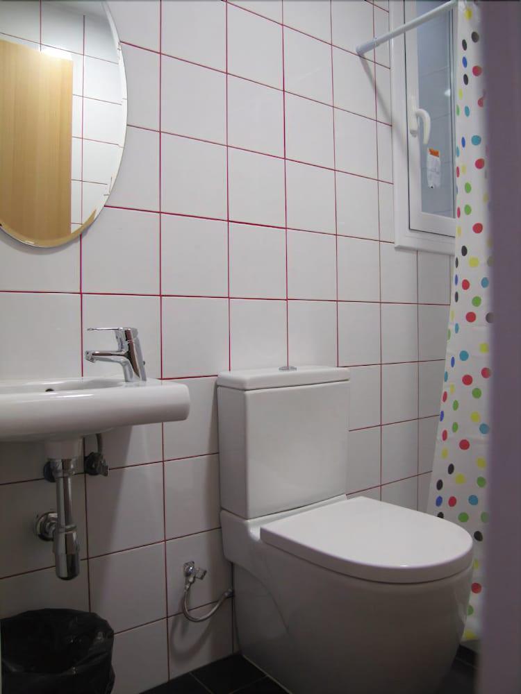 Hostal Athenas Sant Adria de Besos Exterior photo